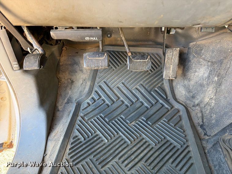 image for item FK5121 2003 Ford F550 flatbed truck