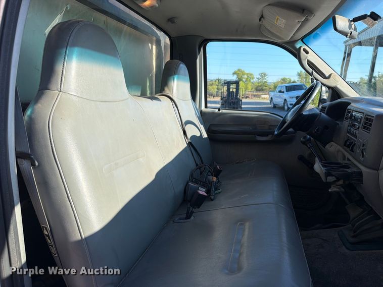 image for item FK5121 2003 Ford F550 flatbed truck