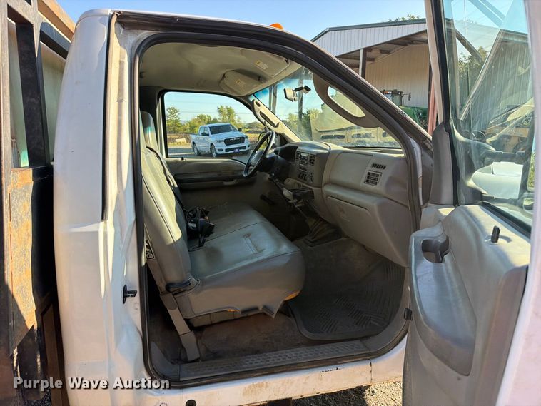 image for item FK5121 2003 Ford F550 flatbed truck
