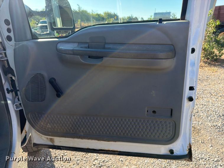 image for item FK5121 2003 Ford F550 flatbed truck