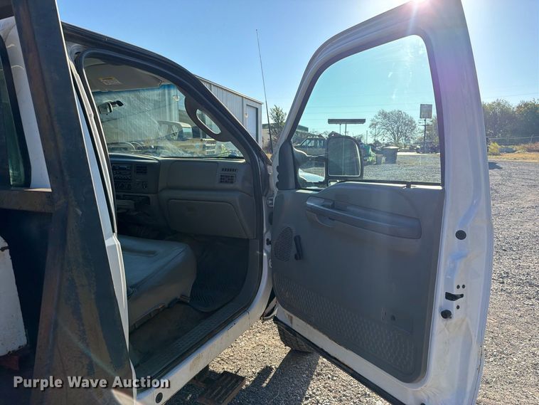 image for item FK5121 2003 Ford F550 flatbed truck