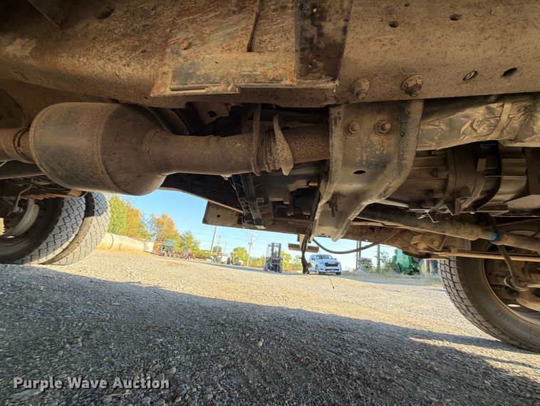 image for item FK5121 2003 Ford F550 flatbed truck