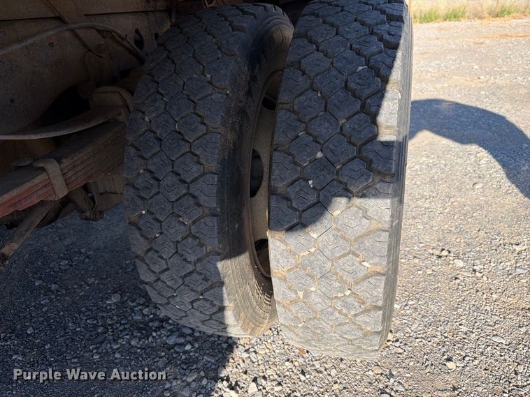 image for item FK5121 2003 Ford F550 flatbed truck