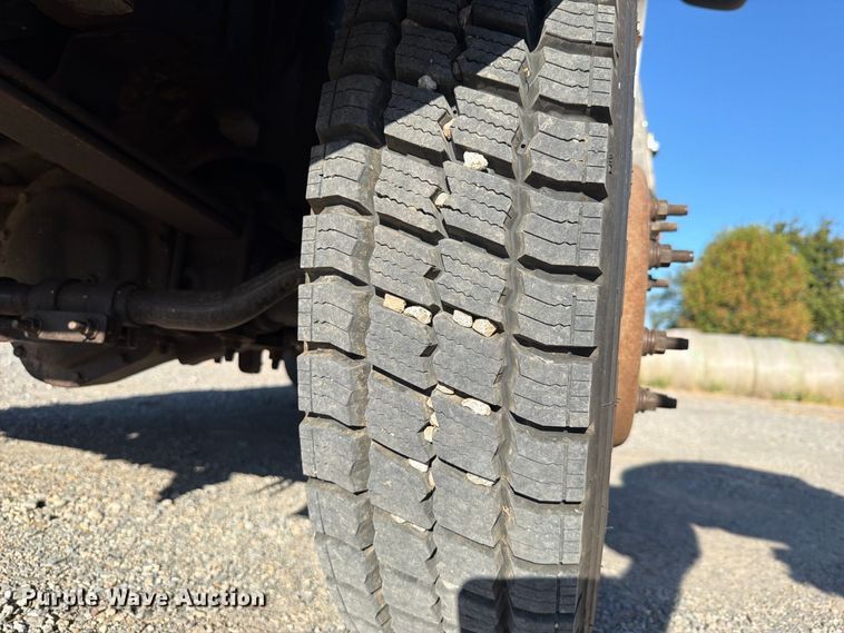 image for item FK5121 2003 Ford F550 flatbed truck