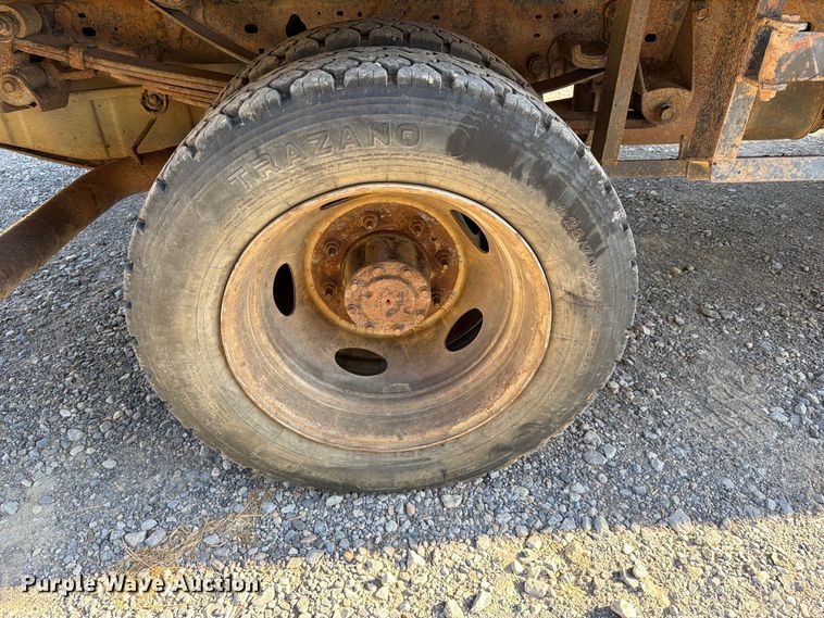 image for item FK5121 2003 Ford F550 flatbed truck