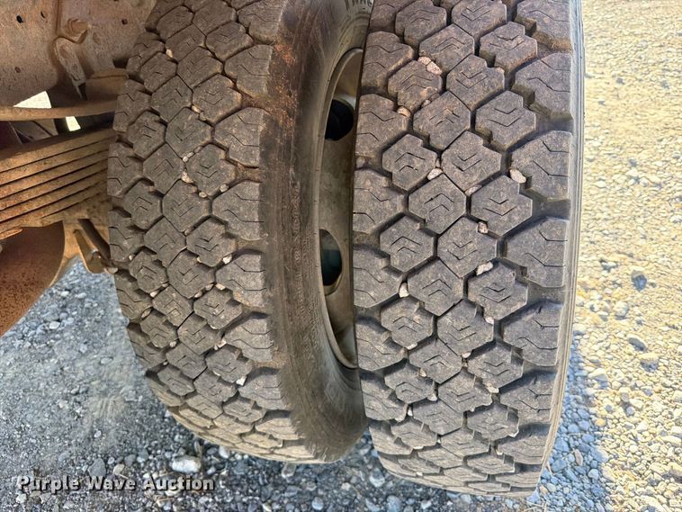 image for item FK5121 2003 Ford F550 flatbed truck