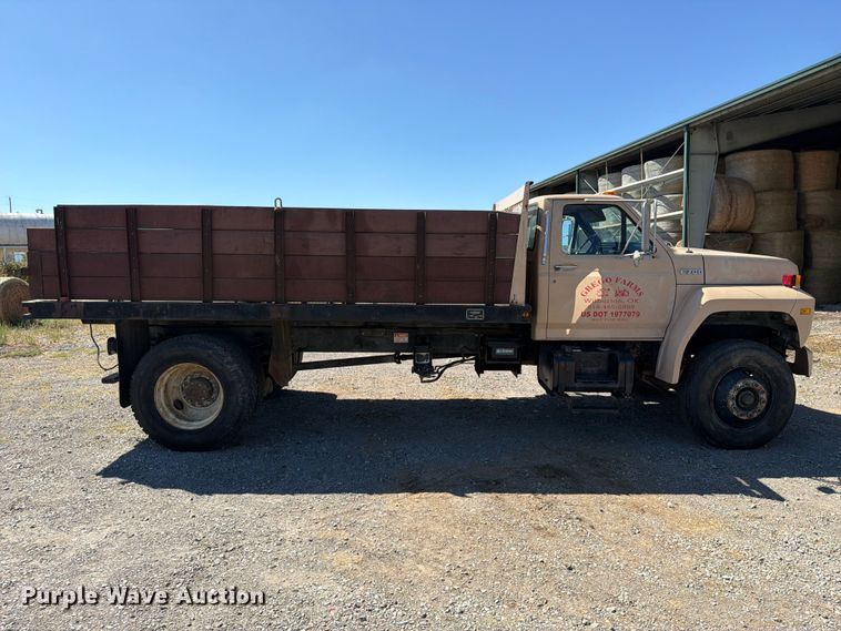 image for item FK5122 1992 Ford F700 dump flatbed truck