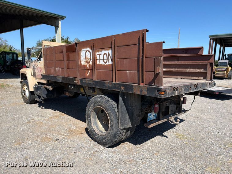 image for item FK5122 1992 Ford F700 dump flatbed truck