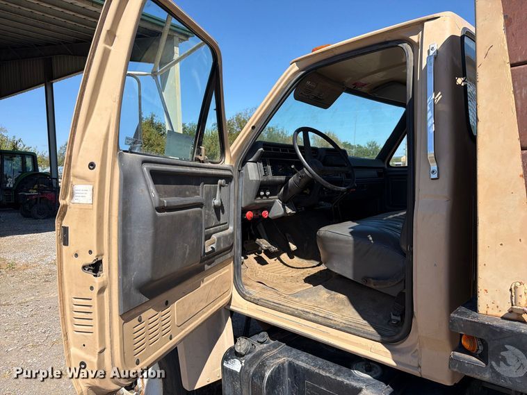 image for item FK5122 1992 Ford F700 dump flatbed truck