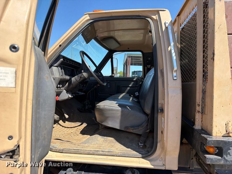 image for item FK5122 1992 Ford F700 dump flatbed truck