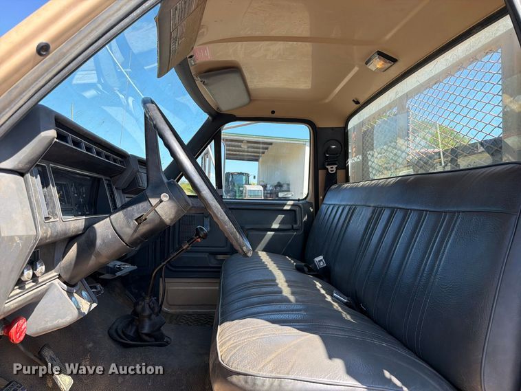 image for item FK5122 1992 Ford F700 dump flatbed truck