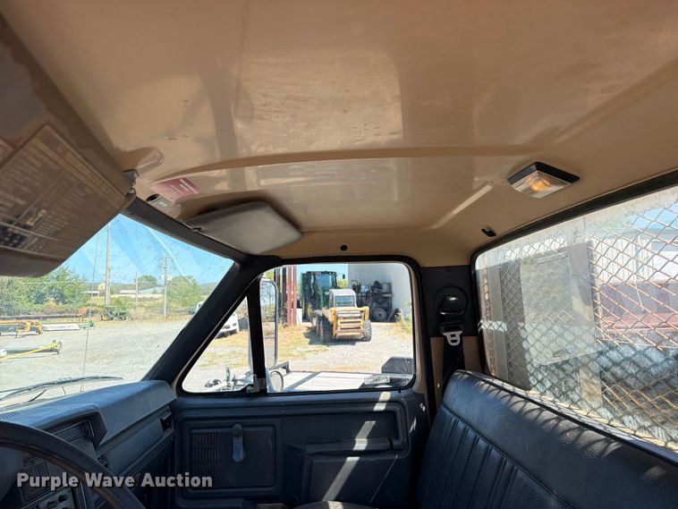 image for item FK5122 1992 Ford F700 dump flatbed truck