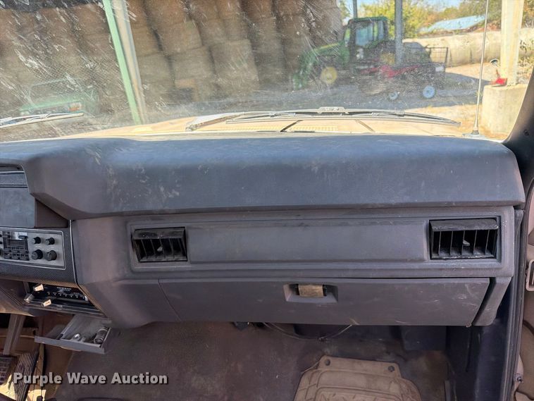 image for item FK5122 1992 Ford F700 dump flatbed truck