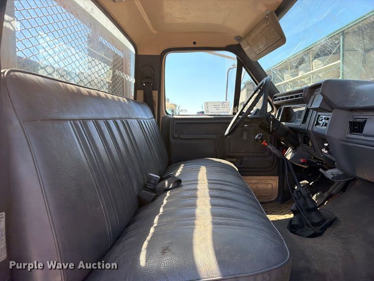 image for item FK5122 1992 Ford F700 dump flatbed truck