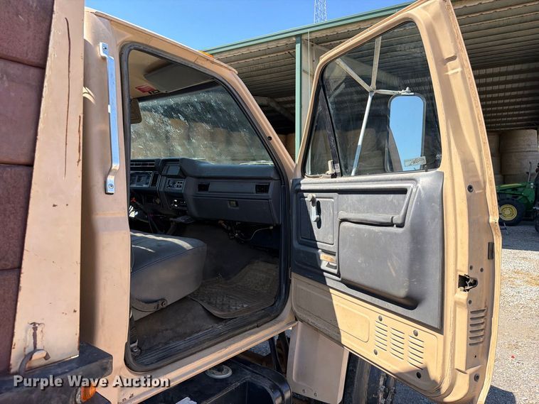 image for item FK5122 1992 Ford F700 dump flatbed truck