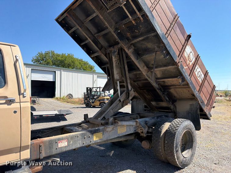 image for item FK5122 1992 Ford F700 dump flatbed truck