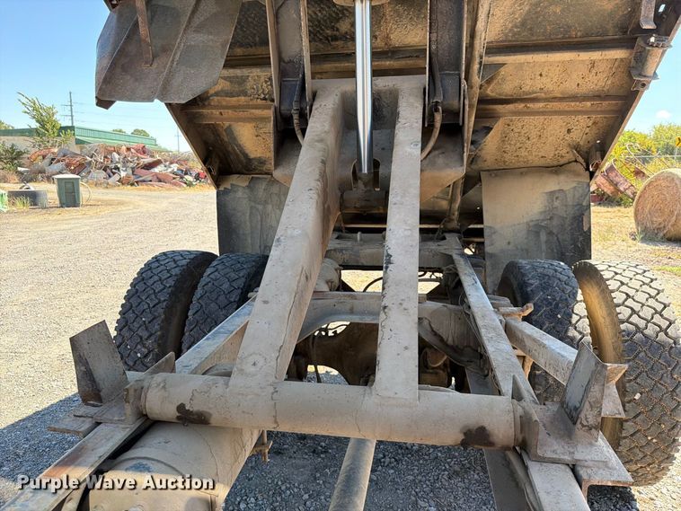image for item FK5122 1992 Ford F700 dump flatbed truck