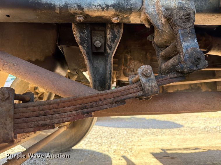 image for item FK5122 1992 Ford F700 dump flatbed truck