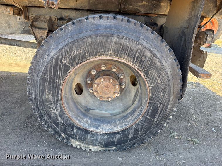 image for item FK5122 1992 Ford F700 dump flatbed truck