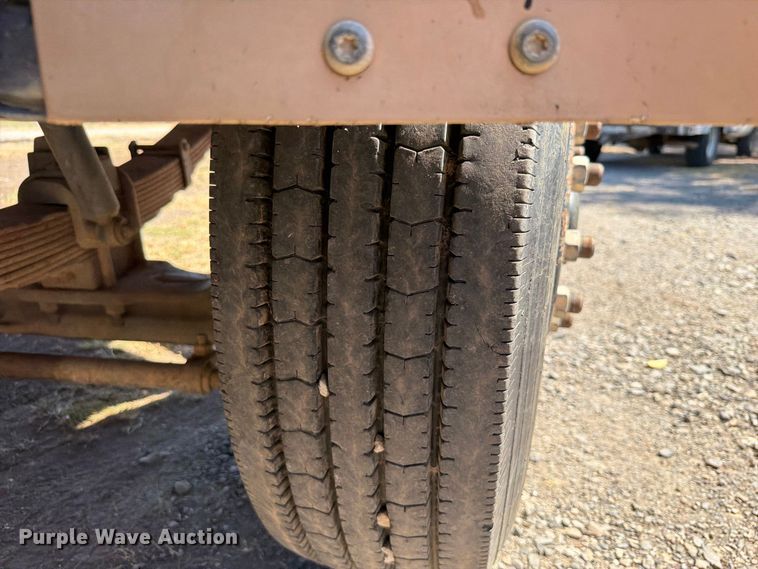 image for item FK5122 1992 Ford F700 dump flatbed truck