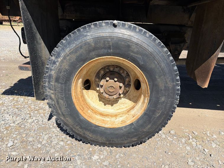 image for item FK5122 1992 Ford F700 dump flatbed truck