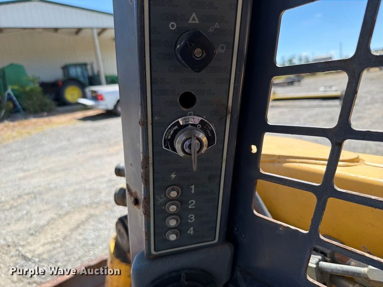 image for item FK5124 Gehl skid steer loader