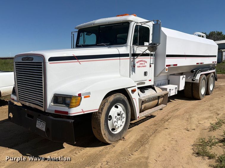 image for item FM7626 1994 Freightliner FLD120 water truck