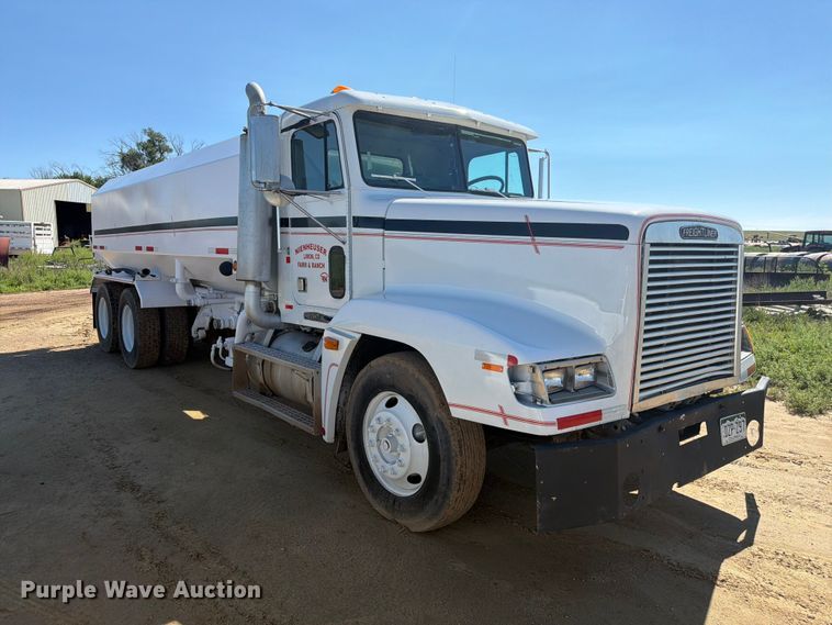 image for item FM7626 1994 Freightliner FLD120 water truck