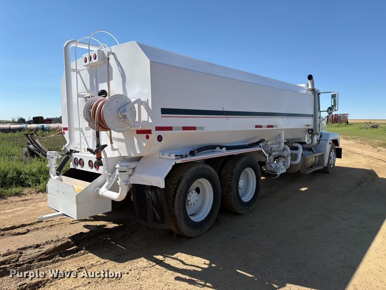 image for item FM7626 1994 Freightliner FLD120 water truck