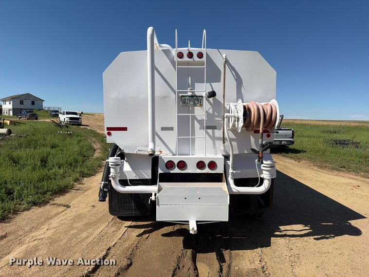 image for item FM7626 1994 Freightliner FLD120 water truck