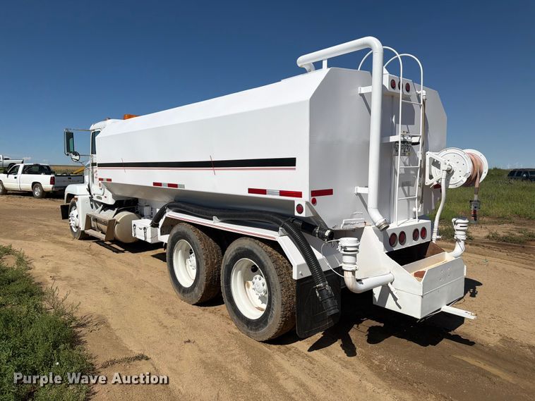 image for item FM7626 1994 Freightliner FLD120 water truck