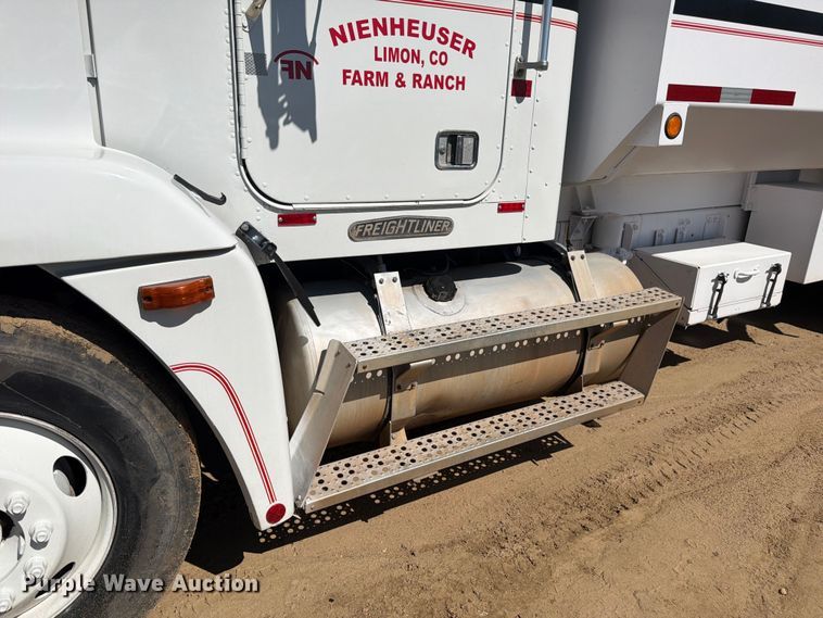 image for item FM7626 1994 Freightliner FLD120 water truck