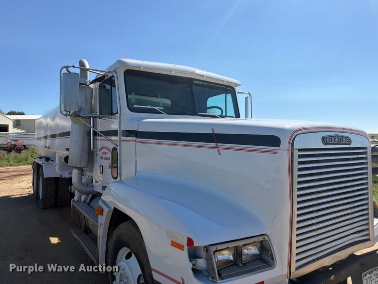 image for item FM7626 1994 Freightliner FLD120 water truck