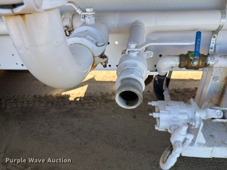 image for item FM7626 1994 Freightliner FLD120 water truck