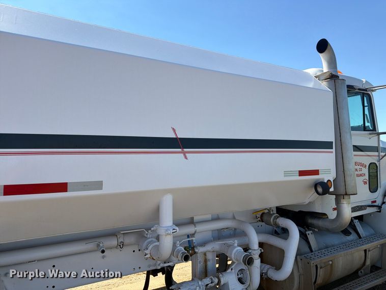 image for item FM7626 1994 Freightliner FLD120 water truck
