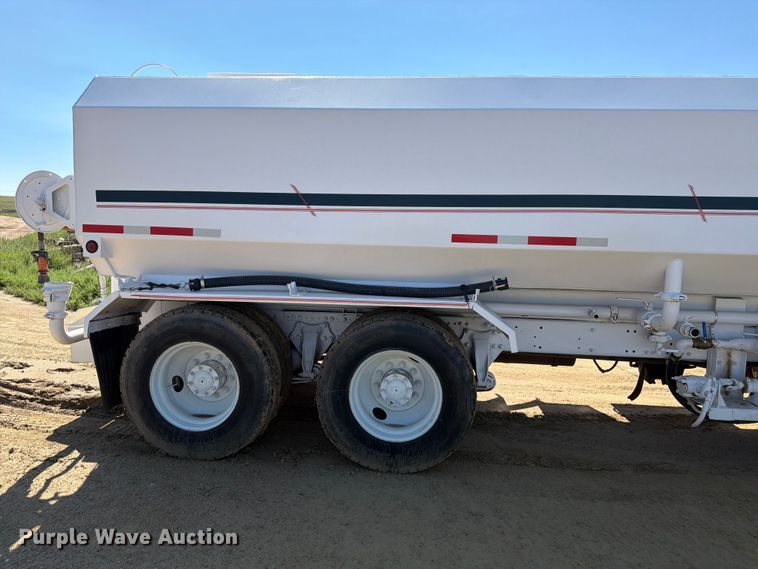 image for item FM7626 1994 Freightliner FLD120 water truck