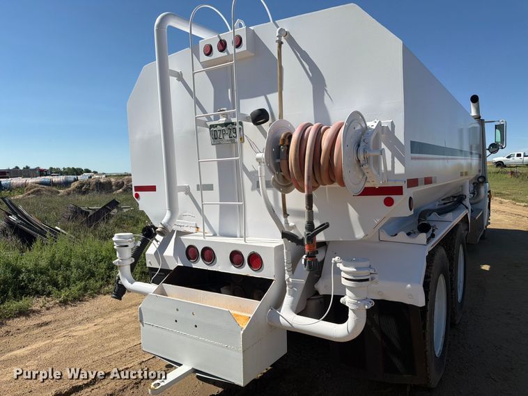 image for item FM7626 1994 Freightliner FLD120 water truck