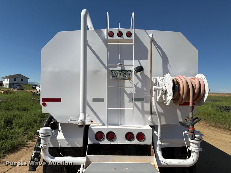 image for item FM7626 1994 Freightliner FLD120 water truck