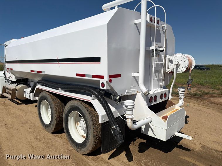 image for item FM7626 1994 Freightliner FLD120 water truck