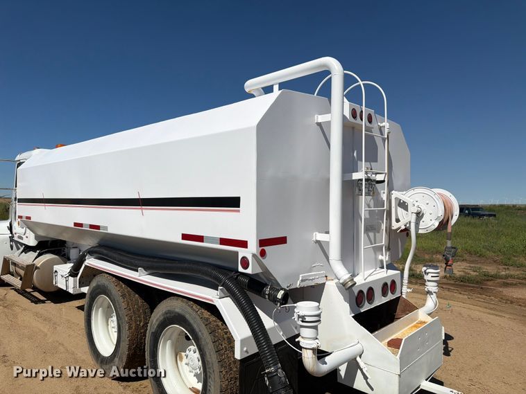 image for item FM7626 1994 Freightliner FLD120 water truck