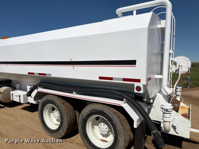 image for item FM7626 1994 Freightliner FLD120 water truck