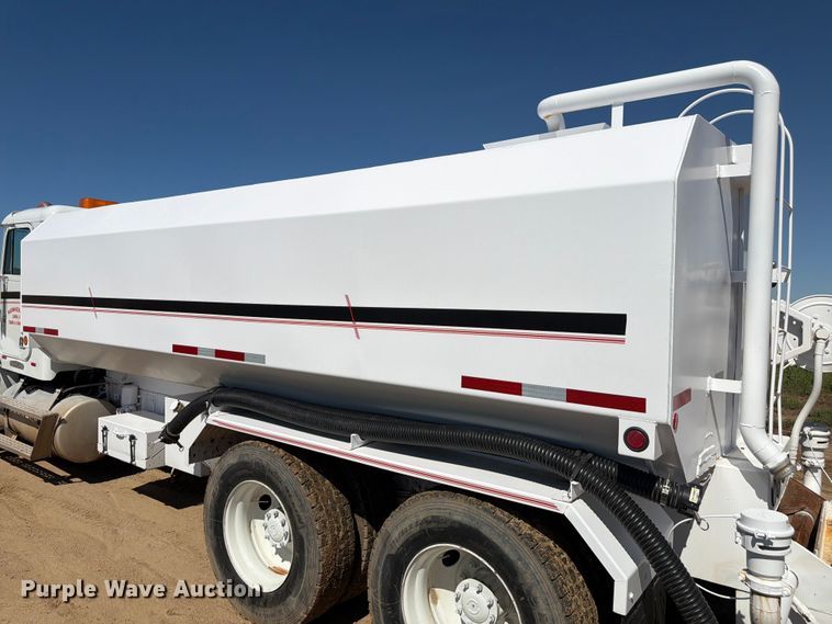 image for item FM7626 1994 Freightliner FLD120 water truck