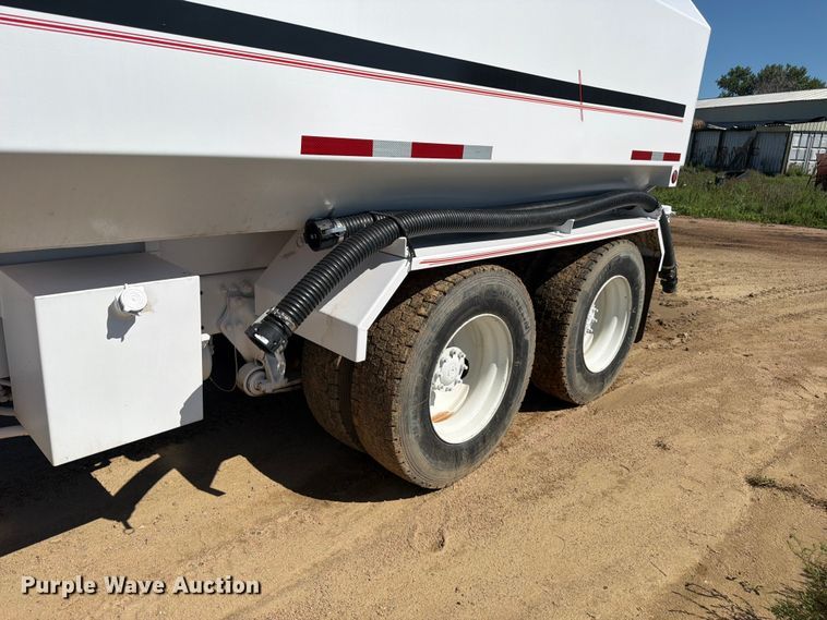 image for item FM7626 1994 Freightliner FLD120 water truck