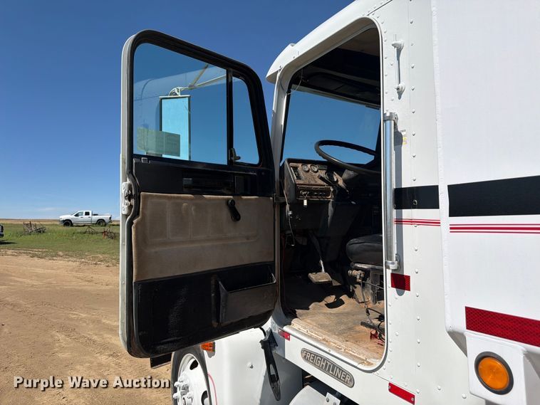 image for item FM7626 1994 Freightliner FLD120 water truck
