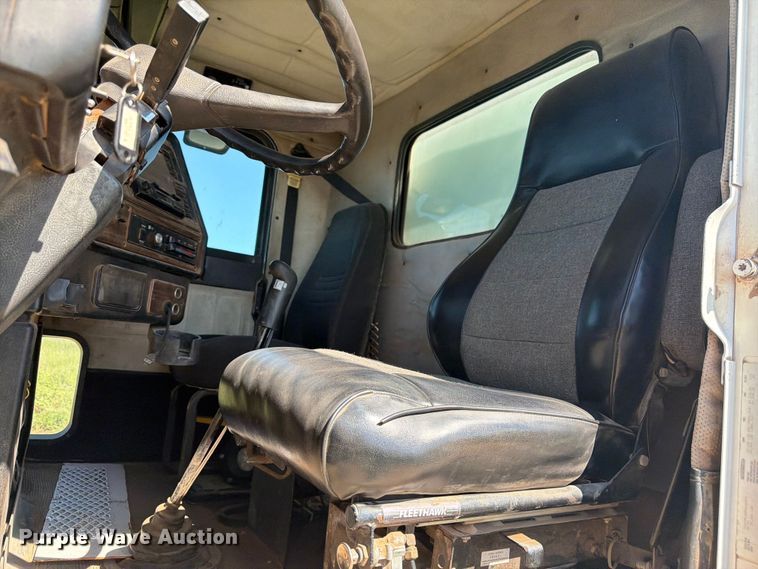 image for item FM7626 1994 Freightliner FLD120 water truck