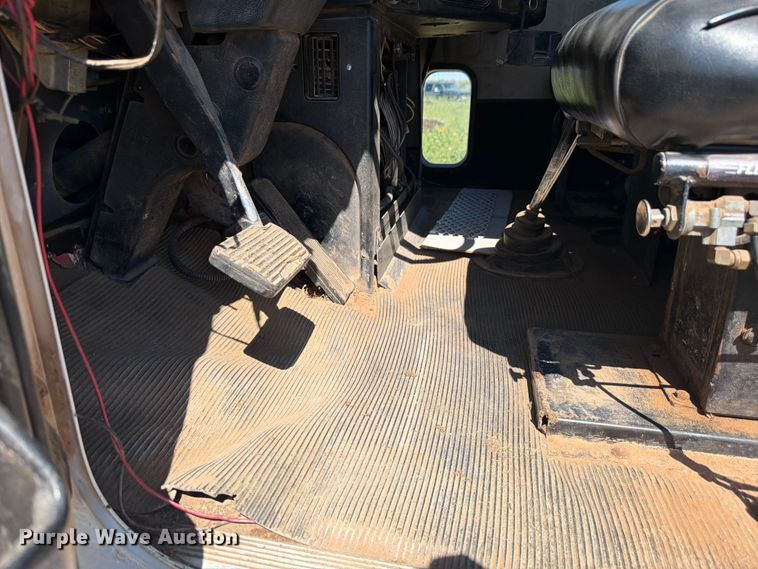 image for item FM7626 1994 Freightliner FLD120 water truck