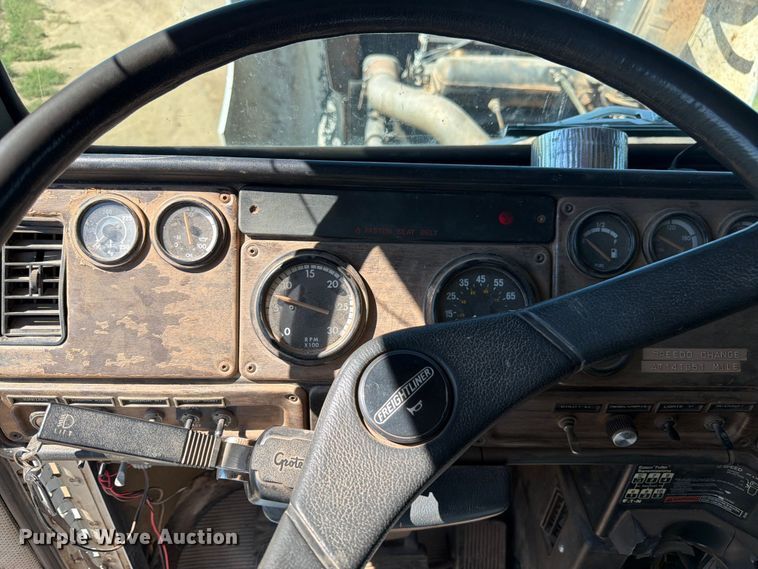 image for item FM7626 1994 Freightliner FLD120 water truck