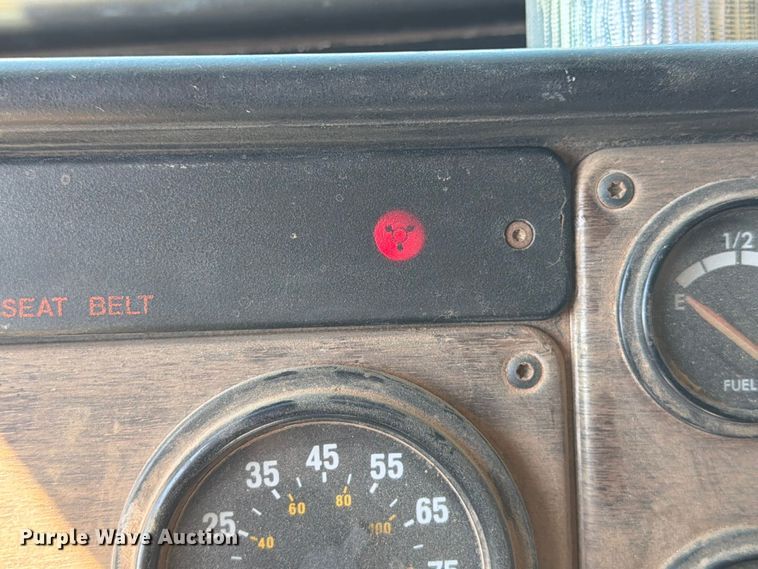 image for item FM7626 1994 Freightliner FLD120 water truck