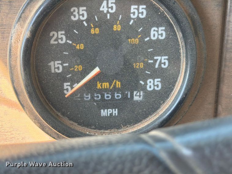 image for item FM7626 1994 Freightliner FLD120 water truck