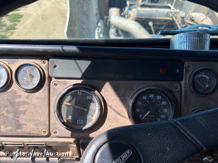 image for item FM7626 1994 Freightliner FLD120 water truck